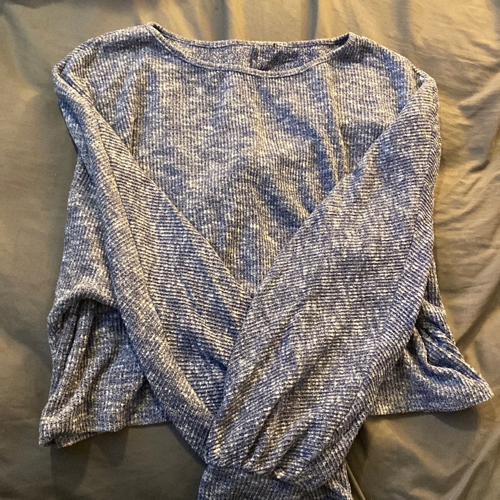 brand new only wore once. ripped the tag from up top off due to it being itchy